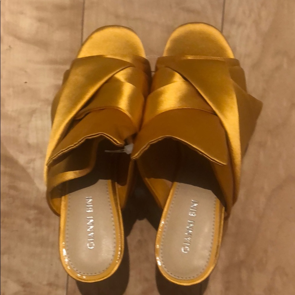 Mustard Gianni Bini Shoe